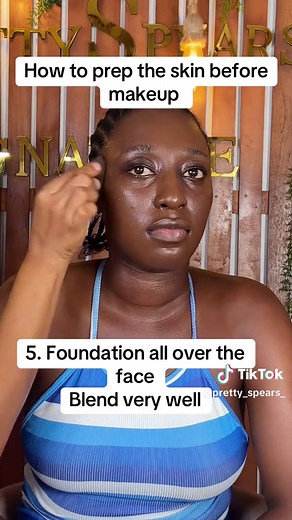 How to prep the skin before makeup 1. Clean the skin 2. Hydrating spray 3. Apply moisturizer 4. Apply primer on tzone #MUA #Beautytok #fyp #makeupartist #viral #foryoupage #makeupforbeginners #makeup #makeupartistinlagos #makeupartistinojoduberger