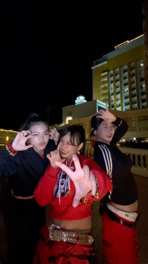 B.ROX on Instagram: "げりっげりっげりっ #沖縄アクターズスクール #bbwaves #okinawa #dance #brox"