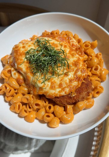 Carbone Spicy vodka pasta Recipe: Chicken: 2 chicken breasts, sliced in half and pounded thin 1/4 cup olive oil basil, sliced for garnish Flour batter: 1 cup all purpose flour 1 tsp salt 1/2 tsp black pepper 1 tsp garlic powder Egg batter: 2 eggs, beaten Panko batter: 1 cup panko 1/2 grated Parmesan cheese -In three large shallow bowls, prepare the batters. Dip chicken in the flour batter, coating both sides completely. Then dip chicken in the egg batter. Lastly dip chicken in the panko batter, 
