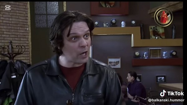 Niko mi nije rekao da je bazen prazan #ludzbunjennormalan #capcut_edit #fyp #serije #series