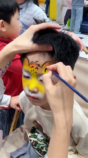 Anka Bella on Instagram: "Lion mode: activated 女✨ This fierce lion face paint is ready to roar! Wanna learn how to paint it? Let’s create this wild look together!#facepaint #bodypaint #brushtechnique #fusionfacepaint #learnandpaint #creativepractice #paintyourbody #arttok"