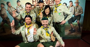 Sven De Ridder en Leen Dendievel samen op scoutskamp: “Ik voel me terug een meisje”
