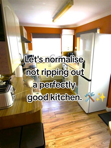 Let’s normalise NOT ripping everything out just because it’s ‘old.’ If the units and countertops are in good condition and aren't an eyesore, why waste them? We decided to work with what we had and focus on the details that actually make a difference: •Goodbye to the cat flap on the garden door for a much cleaner look. •New self-levelling and flooring-which survived a literal flood just 24 hours after installation! 🌊😱 •Regrouted tiles and finally swapping that noisy fluorescent tube for a warm