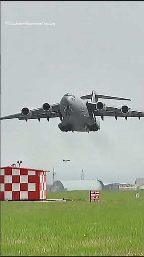 C-17 Looks Effortless #c17globemaster #usairforce