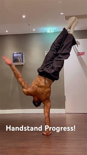 Handstands and Waves 🌊 #calisthenics #handstandworkout #motivation #mobility