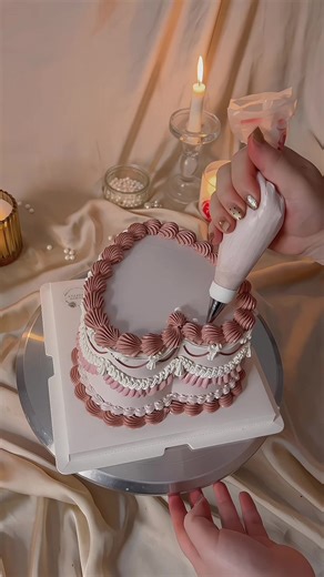 Muted pink vintage heart cake piping. The color combo is so pretty especially with Valentine’s Day coming up. The video was long so I had to speed it a little. Muted the pink by adding brown and purple. #cakedecorating #vintagecakes #studiosweetly #piping #relaxing