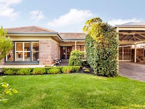 Magill house sells for more than $60,000 above its reserve price at auction - realestate.com.au
