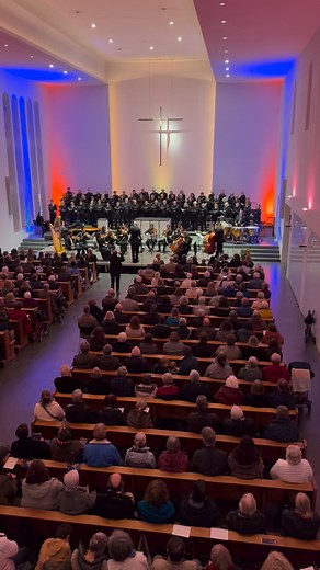 Es war ein grandioses Konzert der Kantorei Anna-Katharina! Herzlichen Dank auch an Myriam A. Dewald (Sopran), Maximilian Kramer (Bass), Victoria Davis (Harfe) sowie an das Kurion Orchester Münster und natürlich an unseren Chorleiter Ralf Blasi! | Kirchenmusik Anna Katharina