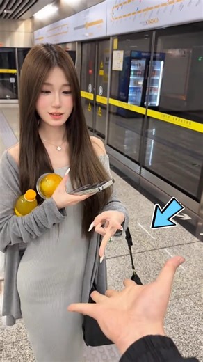Boy Uses Rock Paper Scissors and Tempts the Girl to Win Everything From Her 😂 #shorts