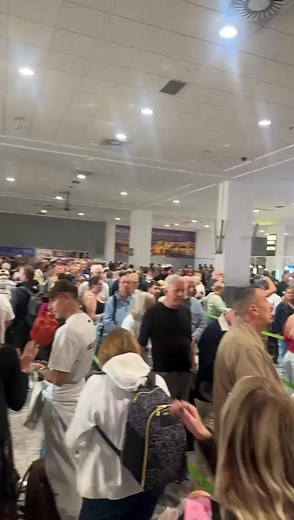 2K views · 4 comments | **The new passport control** system at Malaga Airport is causing quite a stir! 臘‍♀️ Have you had the ***pleasure ***of experiencing it yet? ✈️ | MarbeTaxi | Facebook