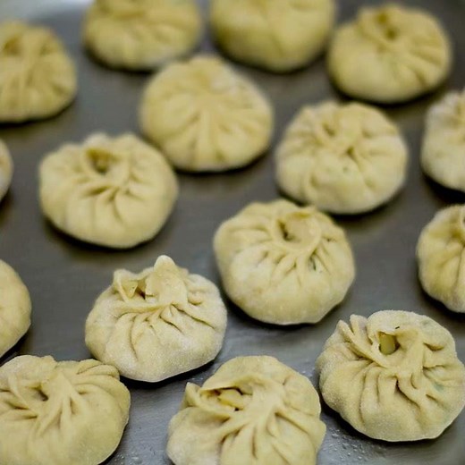 How to shape momos
