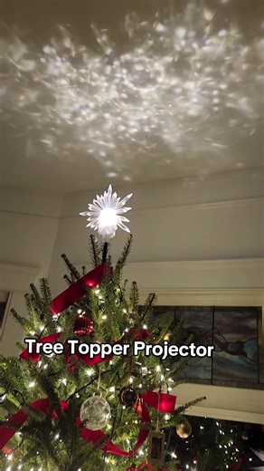 First year seeing these tree topper projectors. I love watching them. #treetopper #treetopperprojector #christmastreetopper #projectortreetopper