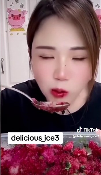 Red ice ASMR #eatingice #matchaice #eys #mukbank #