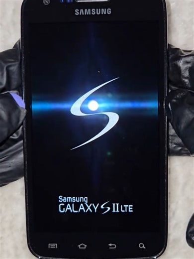 the back is kinda rough but the front is all what matters #samsung #samsunggalaxy #android #techtok #fyppppppppppppppppppppppp