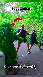 Pegadinha: homem moita assustando pessoas no Rio de Janeiro #pegadinhasengraçadas #Pegadinha #sustosengraçados #sustos #pegadinhas #humorviral #sustosinesperados #homemmoita #bushmanprank | Theophilus Abayateye Teye