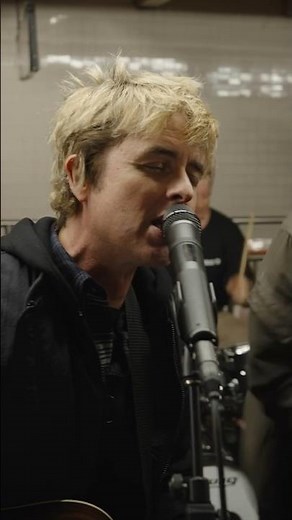#GreenDay & #JimmyFallon perform their hit “American Idiot” while busking at a NYC subway stop!
