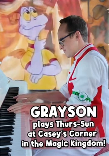 🎶 Ladies and gentlemen… name that tune! 🎶 Right on Main Street, U.S.A., the piano stops people in their tracks as Grayson brings ragtime magic to life outside Casey’s Corner at Magic Kingdom. Listen closely — can you name them all? ✨ Figment’s song about imagination ✨ The Three Caballeros ✨ The soaring theme from Soarin’ Grayson is a live Main Street pianist with a background in theatre and performance, and in 2025 he earned the Walt Disney Legacy Award — one of the highest honors a Cast Membe