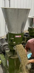 4.7K views · 70 reactions | Unlock superior feed quality with our advanced feed pelletizer machine. Efficient, durable, and cost-effective! Whatsapp: wa.me/+8615966681218 #animalfeedpelletmill #feedpelletmill #livestockfeedpelletmachine #animalfeedpelletpress #feedpelletmillforsale #feedpelletmachineprice | Pellet Machine Manufacturer | Facebook