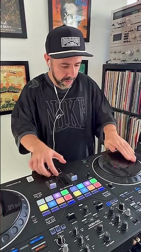 Scratching on Pioneer DDJ-REV5 Dj Controller 🎚️🔥 #pioneerdj #alphatheta #scratch #scratching