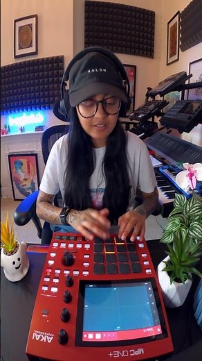 Finger Drumming with Factory Content on MPC One Plus