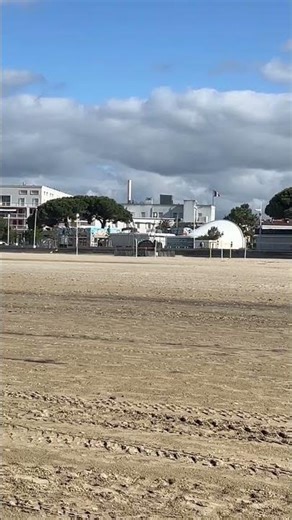 À Royan, la plage au tamis.