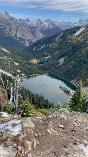Heather - Maple Pass Trail in the North Cascades ~ This hike is more than 7 miles, with an elevation gain of 2,020 feet. #heathermaplepasstrail #maplepassloop #hikewashington #WashingtonState #northcascades #larchmadness | Pinaykano Pinaykano
