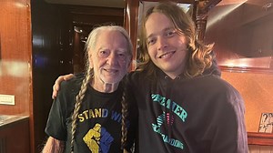 Billy Strings ‘Thanks’ Willie Nelson With Final Outlaw Festival Setlist