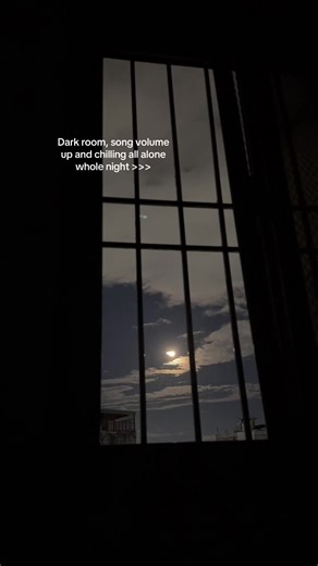 Chill Nightcore Vibes in a Dark Room