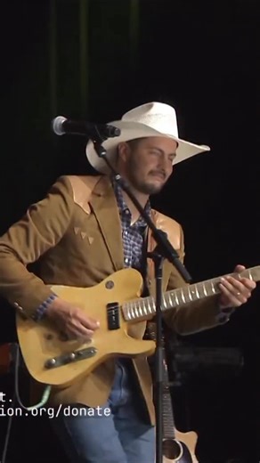 Fast chicken pickin’ on Orange Blossom Special 🎸🎻 This one is always a workout 😅 #chickenpickin #telecaster #countryguitar #guitarist #guitarplayer #nashvillemusic #honkytonk #livecountrymusic #guitarsolo #theroyalhounds | Matheus Canteri