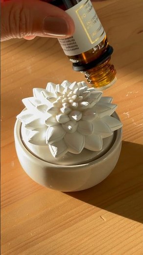 Fill your space with soothing scents using the Deluxa Ceramic Aroma Diffuser 🪷