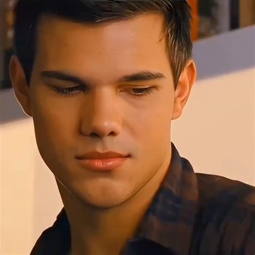 😱 ​Jacob’s Epic Transformation! 🐺🔥 Twilight Saga