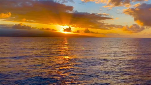 A majestic sunset for your viewing pleasure from the Hawaiian islands. Video by J Wright. | The Beach Is My Happy Place