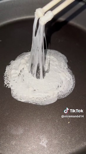 マシュマロを溶かして美味しい蜘蛛の巣レシピ | 料理動画