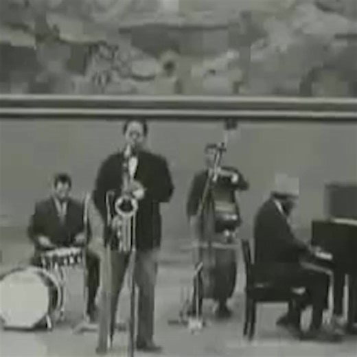 Amy’s version of the classic Thelonious Monk jazz standard ‘Round Midnight’. “My life changed,” she says, profoundly, “When I heard Thelonious Monk I felt a purpose.” 💞 #backtoblack | Amy Winehouse