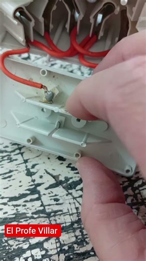 triple adapter #basicelectricity #electricalcurrent #industrialelectrician