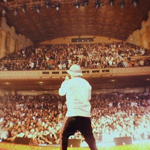 🎶 San Francisco hailing rapper Larry June kicks off the Australian leg of his tour ‘Larry’s Market Run’ later this month. Don’t miss him performing at The Metro Theatre on Friday 24 November! 🍊 🎫 Book Now https://bit.ly/LARRYJU23 | Ticketek Australia