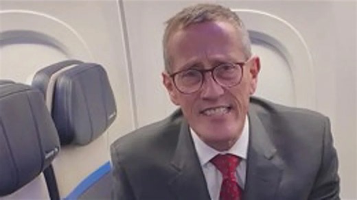 United Airlines removes middle seats