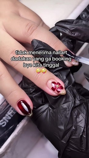 Nail Art Coklat Elegan & Buah