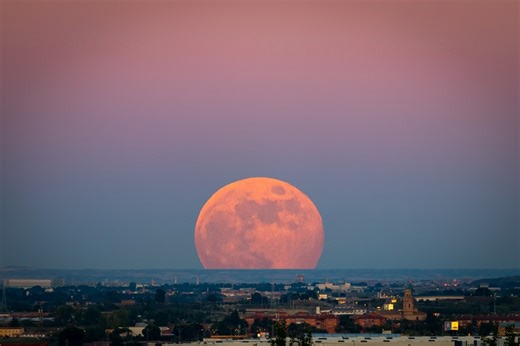 O que é uma superlua e como assistir a rara Lua da Colheita de outubro (a primeira superlua de 2025)