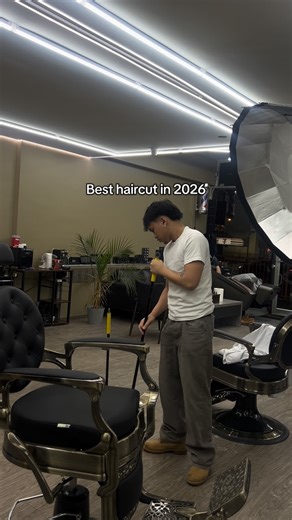 Jay on Instagram: "Grow dat backk out (pause) -wavy middle part modern mullet -#barber #vancouver #mullet #explorepage #taper"