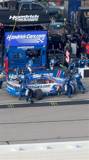 Kyle Larson Early Pitstop - 2026 NASCAR Cup Series Cook Out Southern 500 at Darlington Raceway