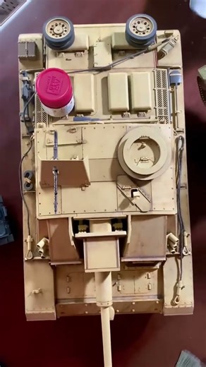 1/16スケールは大きいですね！ #modelkit #plasticmodel #scalemodel #プラモデル #tank #panzer #戦車模型