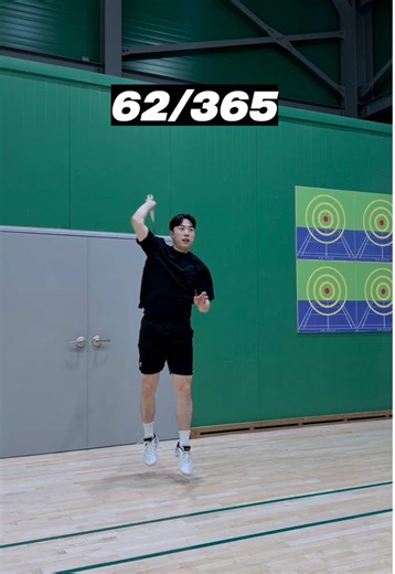 62/365 Challenge🏸🔥 The overhead swing is one of the most essential techniques in badminton. Professional players train their overhead swing every single day. It won’t be easy. There will be days when it feels tough. But don’t give up. Stay consistent. Trust the process. It’s your turn! #Badminton #365 #Overheadswing #Challenge