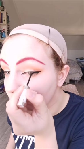 Putting on my Ariel Cosplay makeup ❤️💄 PART TWO #makeup #dutchcosplay #arielcosplay #thelittlemermaid #cosplay #cosplayer #disneycosplay #disney #wig