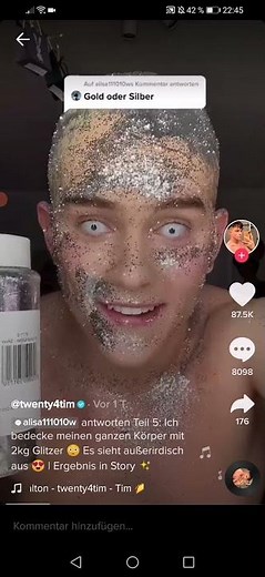 Tim wird mit Glitzer überschüttet✨