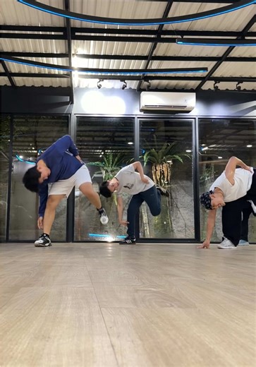 Look At Me Dance Practice by ALLDAY PROJECT