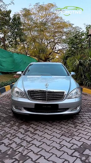 🚘 Mercedes-Benz S350 (W221) — Luxury That Commands Respect 💫 Where timeless elegance meets engineering brilliance. This S-Class defines sophistication with its 3.5L V6 engine, 7G-Tronic transmission, and AIRMATIC suspension, delivering a ride that’s smooth, powerful, and poised. 🛋️ Step inside to pure indulgence — premium leather upholstery, multi-contour memory seats, soft-close doors, and ambient lighting create an experience second to none. 🧠 Packed with innovation — COMAND infotainment, 