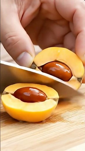 Real Loquat Picking and Cutting – Fresh from the Tree.