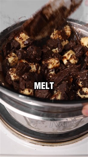 Molten chocolate lava cake 🍫😍 | The Cooking Foodie