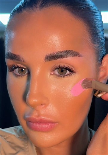 Marshmallow melt really is the blush you’ll keep reaching for 🎀✨ #pinkhoney #pinkhoneyuk